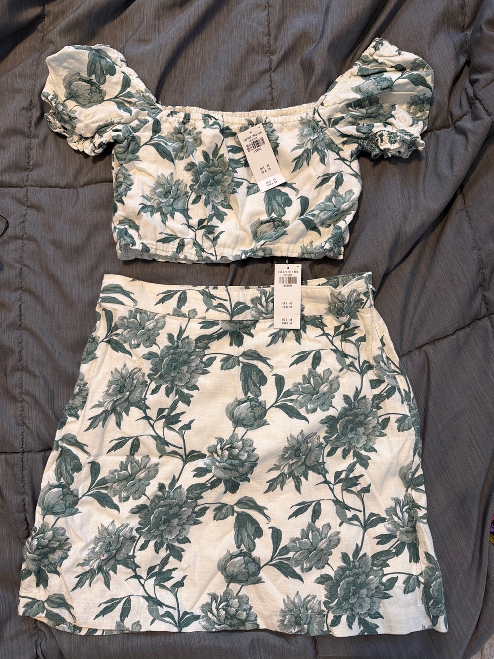 Abercrombie & Fitch Cream and Green Floral Puff-Sleeve Mini Set top XS, skirt M